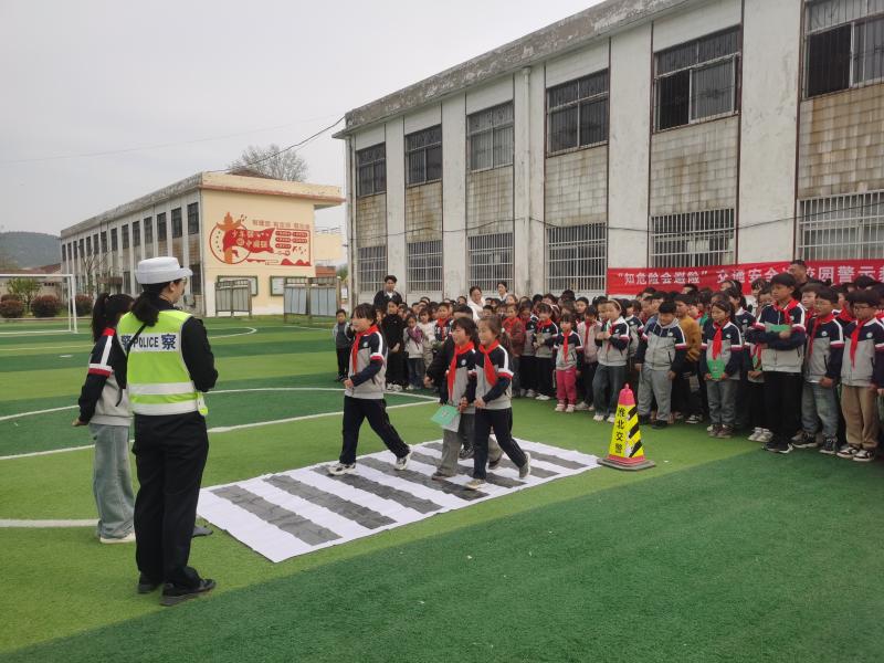 烈山区南庄小学开展交通安全主题宣传活动