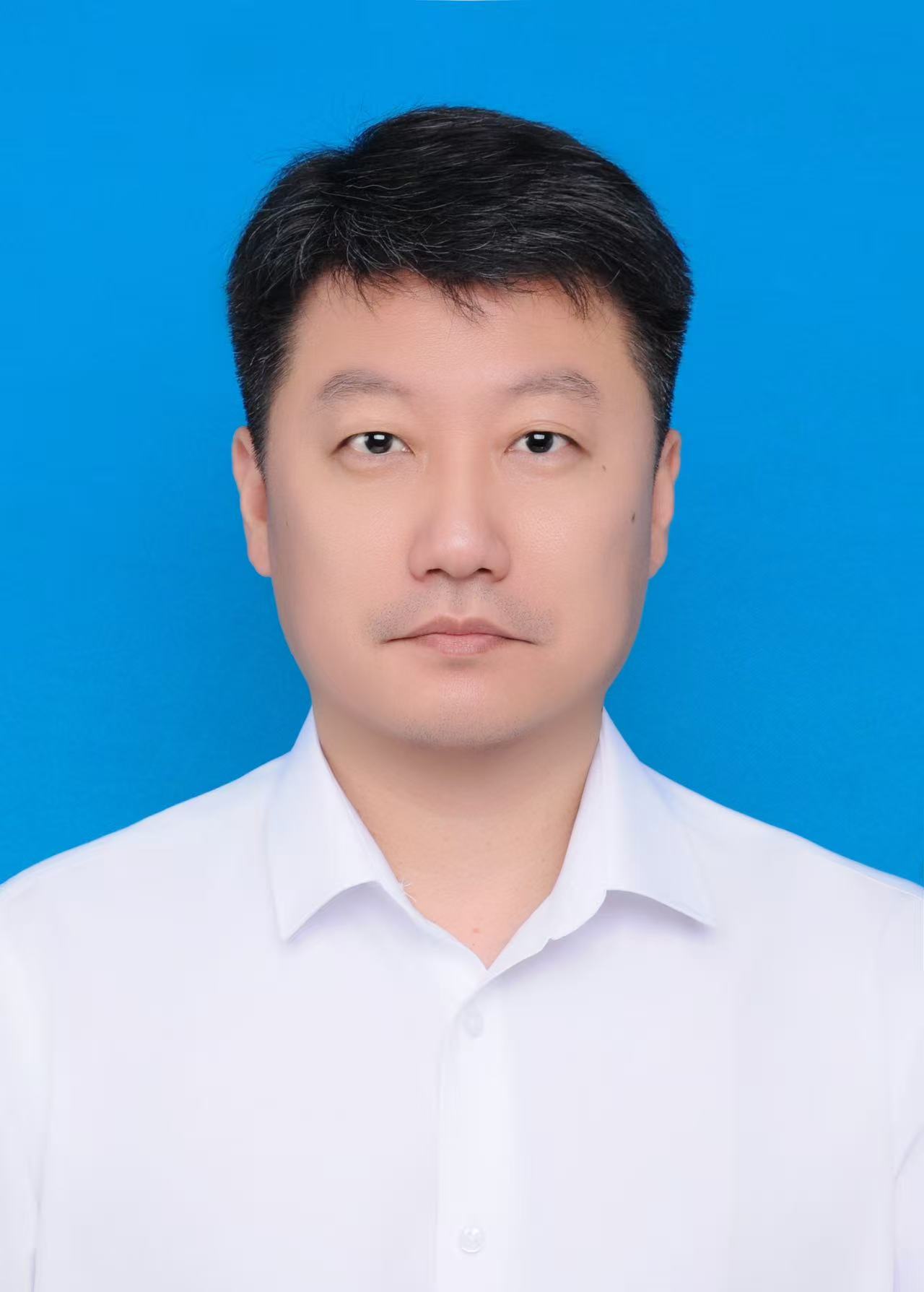 李峰区委常委、统战部部长