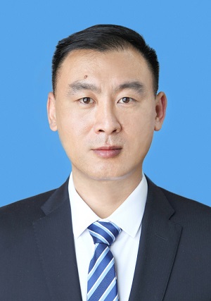 高鹏展区委常委，区政府副区长、党组成员，烈山经开区党工委书记（兼）